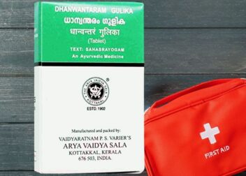 Dhanwantara Gutika – Ayurvedic first-aid tablet for Vata and Kapha disorders.