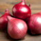 Fresh and sliced onions showcasing their Ayurvedic health benefits for digestion, hair, and skin.