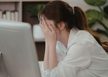 Ayurvedic stress relief: Abhyanga oil massage, herbs, yoga, and pranayama for Vata imbalance and anxiety